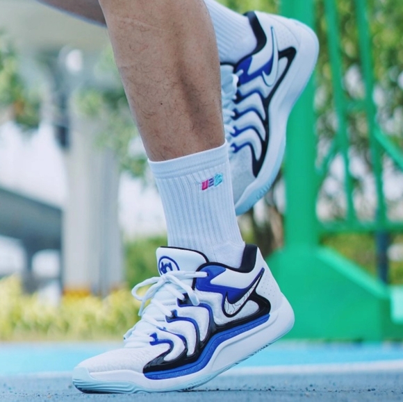 Kid's Nike KD 17 'Penny' - Picture 3 of 16